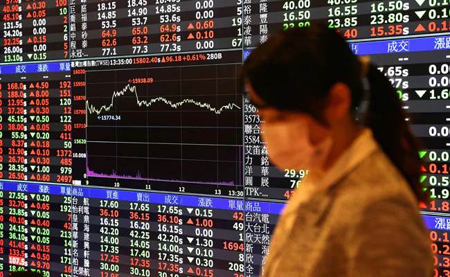 Asia stocks falls as information shows ,China’s economy became not exactly expected in the second from last quarter; oil costs flood