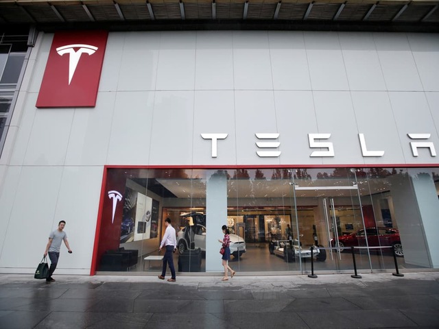 Tesla reviews almost 579,000 US vehicles over common advance notice hazard sounds
