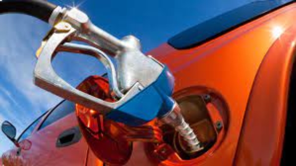 Average US gas price drops 10 cents to $4.27 per gallon